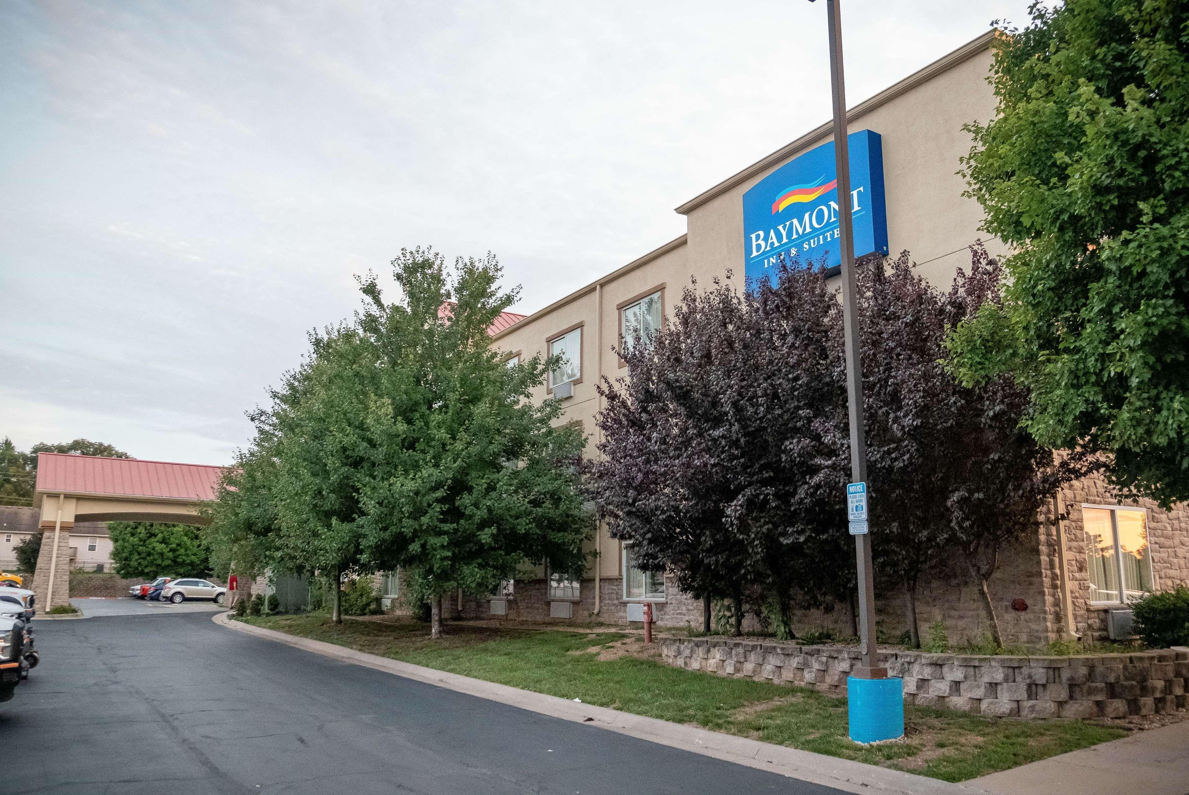 Baymont By Wyndham Springfield I-44 Hotel Exterior foto